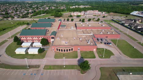 Luftaufnahmen-Der-Navo-Mittelschule-In-Aubrey,-Texas