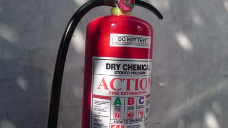 Un-Tipo-De-Extintor-De-Incendios,-Químico-Seco-Rojo,-Tipo-ABC.