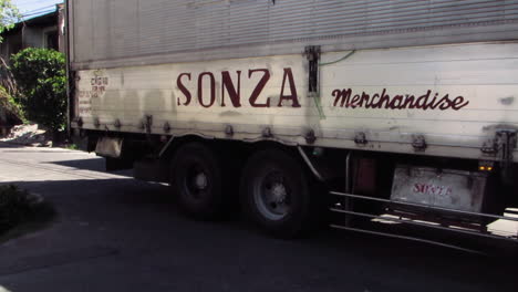 Big-Ten-Wheeler-Truck-Trying-to-Maneuver-in-a-busy-Traffic-and-Small-Lane,-Philippines