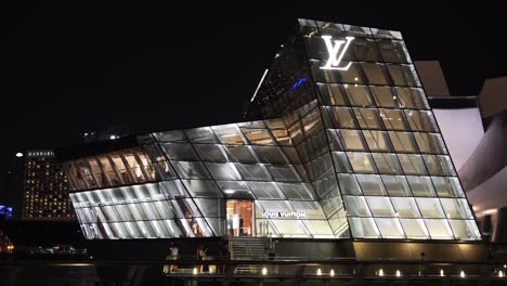 louis-vuitton-glass-building-marina-bay-sands-singapore-night-time