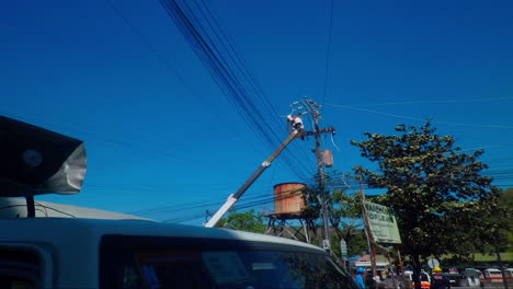 Linieros-Durante-Un-Corte-De-Energía,-Filipinas