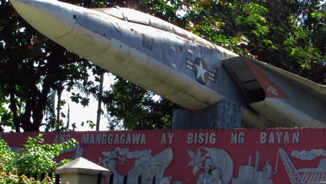 Amerikanisches-Düsenflugzeug-Im-Marikit-Park,-Olongapo-City,-Zambales,-Philippinen