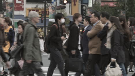 editorial-image-of-people-crossing-street-in-japan-metropolis-Tokyo