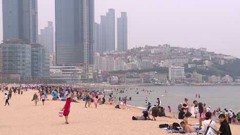 Playa-Muy-Concurrida-De-Haeundae,-Busan,-Corea-Del-Sur.