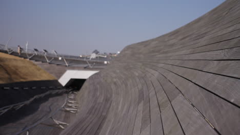 Holzbodenbelag-Auf-Dem-Dachplatz-Des-Internationalen-Hafenterminals-Von-Yokohama