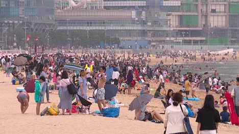 Playa-Muy-Concurrida-De-Haeundae,-Busan,-Corea-Del-Sur.