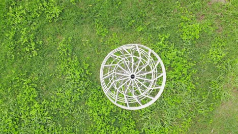 Aerial-flight-in-Cameron-Park-East-in-Waco-Texas-in-USA,-close-shot-circling-above-the-Dynamic-Discs-Golf-Basket