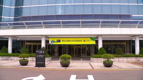 Kippen-Sie-Nach-Unten-Zum-Schild-„Welcome-Socceroos“-Am-Haeundae-Grand-Hotel