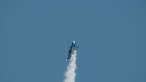 Close-up-stunt-plane-entering-stall-and-turn-or-hammerhead-turn