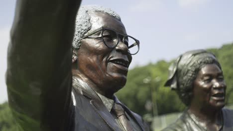 Sculptures-Of-Steve-Biko-And-Albertina-Sisulu-At-National-Heritage-Monument-In-Cape-Town,-South-Africa