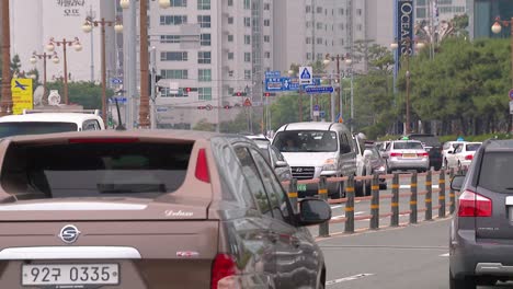 Tight-shot-of-lots-of-cars-on-a-busy-road-in-Haeundea-Beach,-Busan,-South-Korea