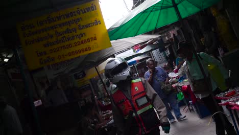 Policía-En-El-Mercado-De-Bangkok