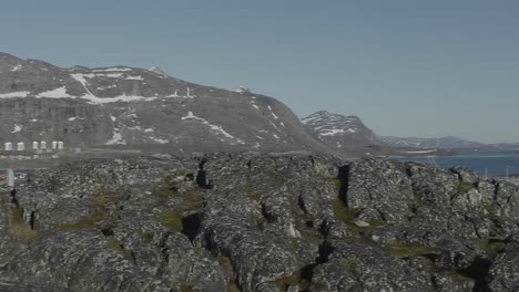 Schwenk-Nach-Rechts,-Blick-über-Die-Stadtlandschaft-Von-Nuuk,-Um-Grönland-Zu-Sehen