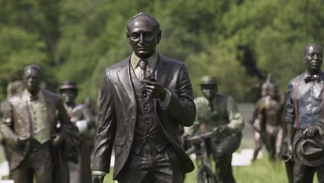 Bronze-Statues-At-National-Heritage-Monument-In-Cape-Town,-South-Africa