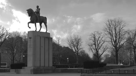 Reiterstatue-Von-Maréchal-Foch-Am-Kreisverkehr-Trocadero-In-Paris,-Frankreich