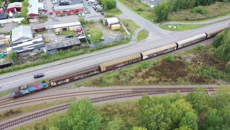 Güterzug-Von-Oben-Mit-Einer-Drohne-Gefilmt