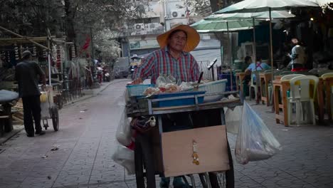 Carro-De-Comida-En-Las-Calles-De-Asia