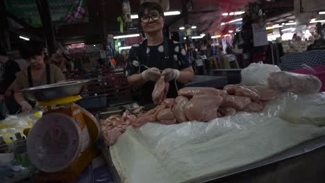 Fleisch,-Das-Auf-Einem-Markt-In-Asien-Verkauft-Wird