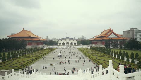 Puerta-Principal-Del-Salón-Conmemorativo-Nacional-De-Chiang-Kai-shek-En-Abril-De-2019-En-Taiwán