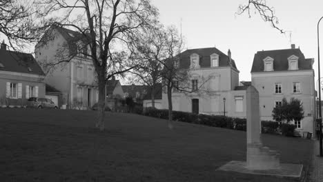 Vintage-Ansicht-Des-Friedensplatzes-In-Der-Altstadt,-Angers,-Frankreich