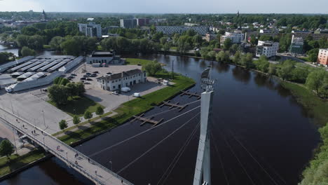 Aerial-footageTilt-down-footage-of-a-pedestrian-bridge-in-Tartu,-Estonia