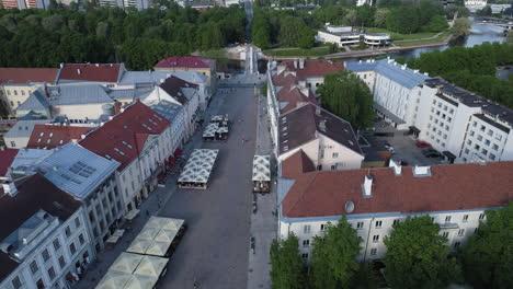 Flight-above-main-square-of-Tartu,-Estonia-during-warm-summer-evening