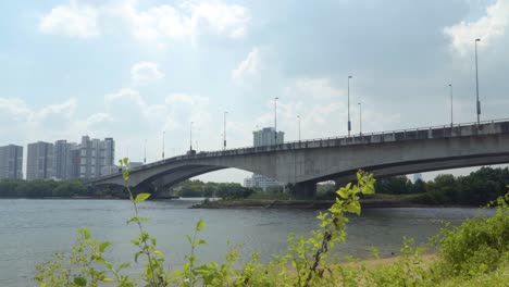 El-Puente-Que-Conduce-A-Permas-Jaya-Desde-La-Ciudad-De-Johor-Bahru-En-Una-Tarde-Soleada-Con-Una-Suave-Brisa