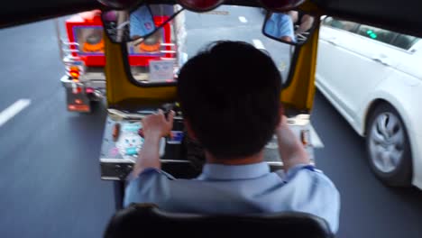 Punto-De-Vista-De-Los-Conductores-De-Tuc-Tuc