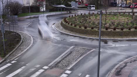 Timelapse-of-roundabout-traffic,-stable-view,-wet-street-road-after-rain,-Jablonec-nad-Nisou,-Czech-Republic