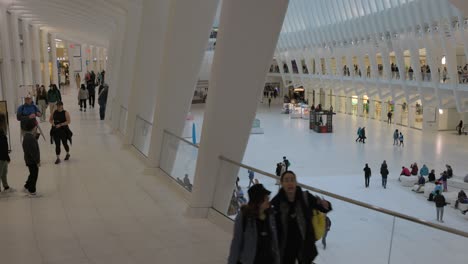 Überfülltes-Einkaufszentrum-Westfield-Oculus-World-Trade-Center-In-Manhattan-In-New-York