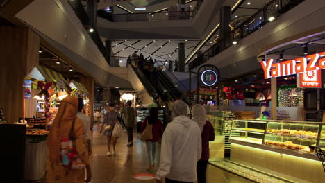 Festival-De-Comida-Songkran-En-El-Centro-Comercial-Central-Festival-Y-Business-Plaza,-Distrito-De-Hat-Yai,-Songkhla,-Tailandia