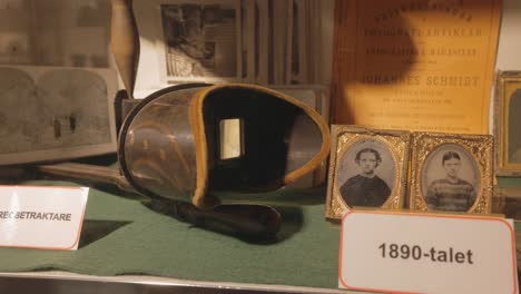 Vintage-Stereoskop-Gerät-Und-Fotoausstellung-Im-Motala-Motor-Museum