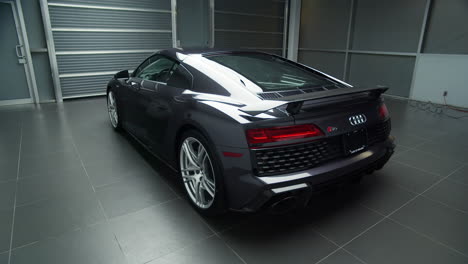 Carrocería-Elegante-Del-Auto-Deportivo-Audi-R8-V10-En-El-Garaje