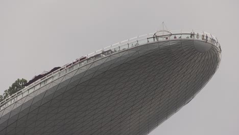 Blick-Hinauf-Zur-Skypark-Aussichtsplattform-Im-Marina-Bay-Sands-Hotel-In-Singapur