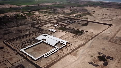 Vista-Aérea-Del-Sitio-Arqueológico-De-Chan-Chan-En-Perú