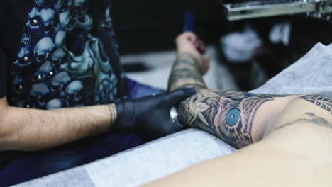 Time-lapse-showing-the-art-and-process-of-making-new-permanent-tattoo