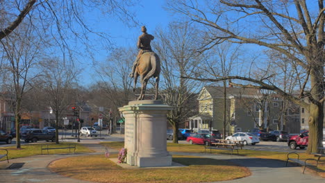 Rear-View-Of-Brookline-Soldiers-And-Sailors-Monument-with-Traffic-In-The-Background-In-Brookline,-Massachusetts