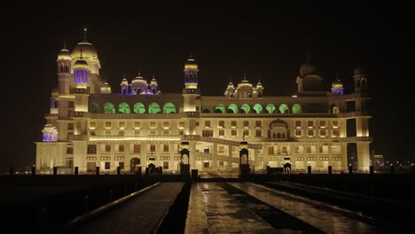 Gurdwara-Sikh-Tempel-Bei-Nacht,-Punjab-Bulandpur,-Indien