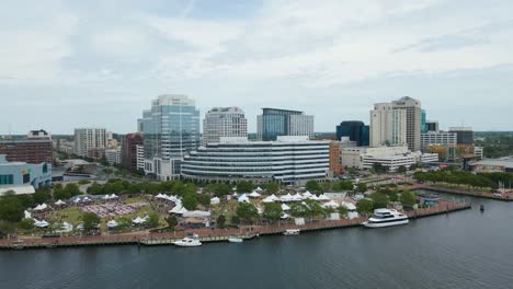 Norfolk-Virginia-Vista-Aérea-Orbita-Justo-Sobre-El-Río