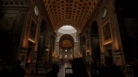 Travelers-Inside-The-Famous-Basilica-di-Sant'Andrea-In-Mantova,-Mantua-Italy