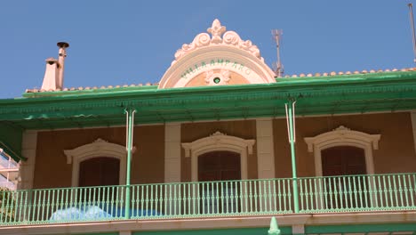 Außenansicht-Der-Villa-Amparo-Auf-Der-Villenroute-An-Einem-Sonnigen-Tag-In-Benicassim,-Spanien