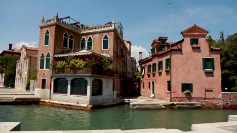 Gebäude-Im-Venezianischen-Gotik--Und-Renaissance-Architekturstil-In-Venedig,-Italien