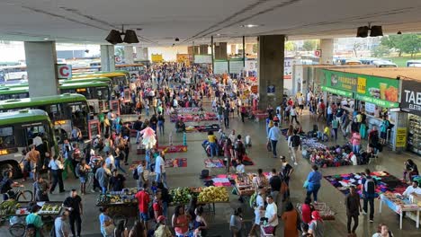 Timeslips-De-La-Concurrida-Estación-De-Autobuses-De-Brasil.