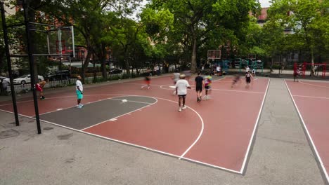 Timelapse-of-a-street-basketball-game-in-Tompkins-Square,-new-york-city,-street-lifestyle