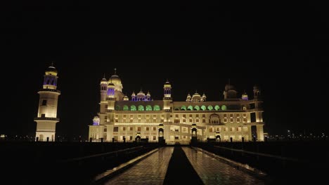 Gurdwara-Sikh-Tempel-Bei-Nacht,-Punjab-Bulandpur,-Indien