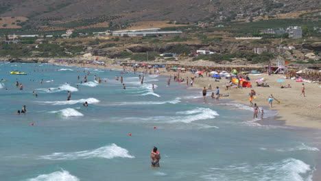 Menschen-Genießen-Einen-Sonnigen-Sommertag-Am-Strand-Von-Falasarna-Auf-Kreta