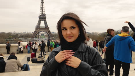 Lovely-Female-Tourist-With-Eiffel-Tower-At-The-Background-In-Paris,-France