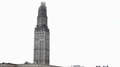 Torre-Arquitectónica-De-Perret-En-Amiens,-Timelapse-De-Día-Nublado