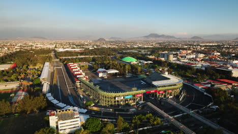 Sede-Del-Sol-Foro-Y-Autódromo-Hermanos-Rodríguez,-Tarde-Soleada-En-La-Ciudad-De-México---Vista-Aérea