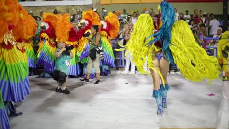 Bailarines-Del-Desfile-De-Carnaval-En-Río-De-Janeiro,-Brasil